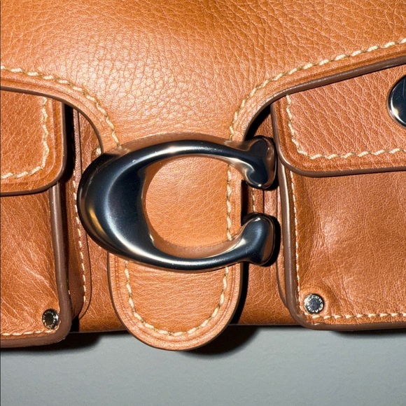 Coach Cargo Tabby - Picture 2 of 9